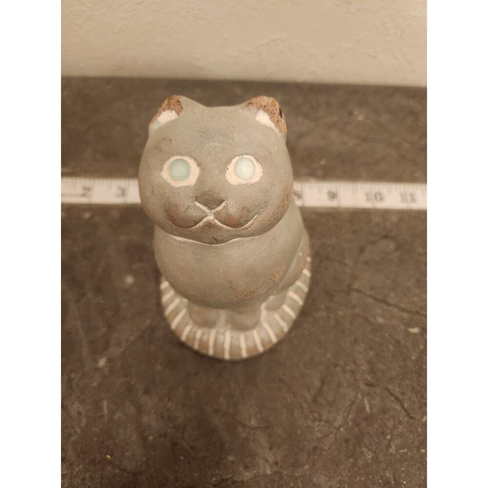 Isabel Bloom Cat Sitting On Pillow Signed Sculpture Glass Eyes 1990‎ Vintage